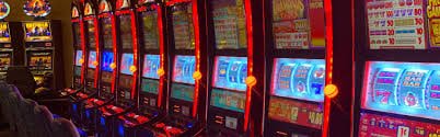 Arena ikan digital dengan nuansa arcade