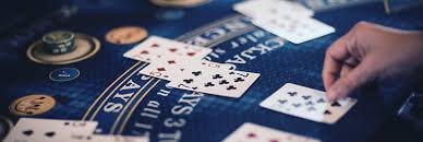 Tema simbol slot dengan warna merah